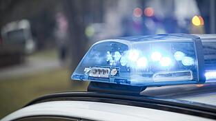 Die Polizei ermittelt nach einem Diebstahl aus einem Mercedes Transporter im Straubinger Osten.