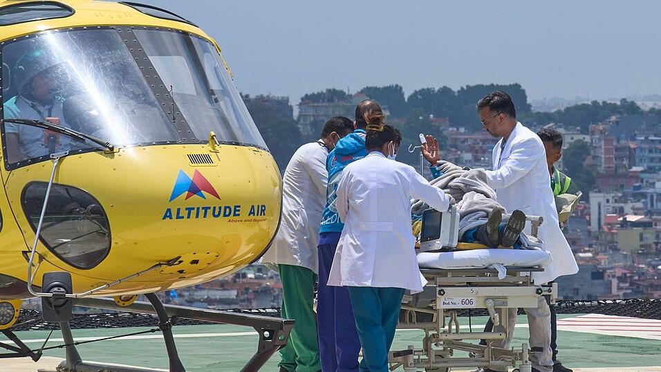 Der Bergf&uuml;hrer wurde nach seiner Rettung in ein Krankenhaus gebracht.