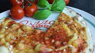 Das Pizzabrot -lecker und einfach zum Selbermachen. Das Pizzabrot -lecker und einfach zum Selbermachen.