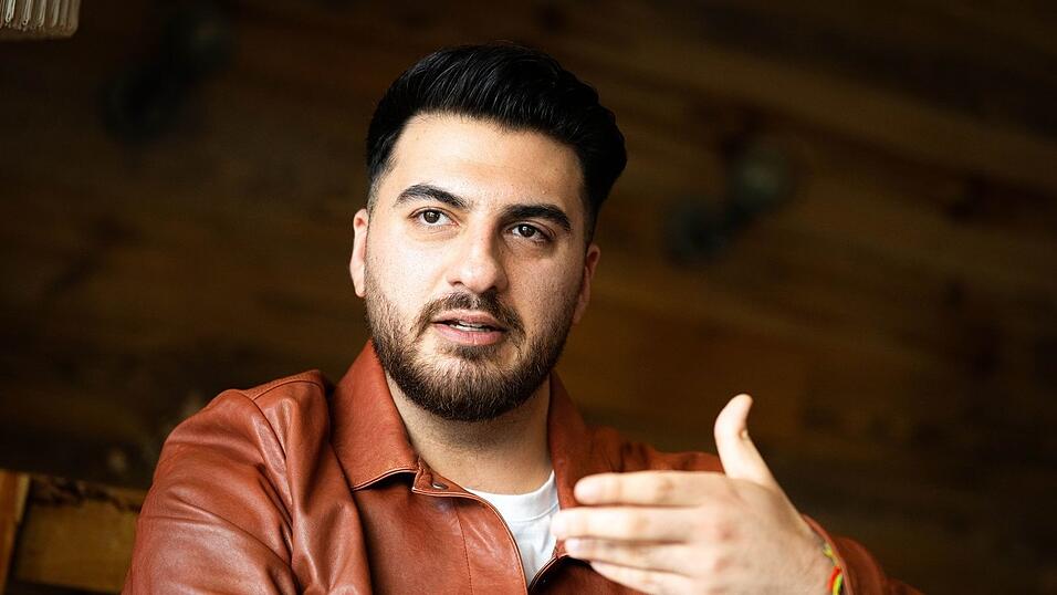 Tahsim Durgun möchte der Generation seiner Eltern eine Stimme geben. Tahsim Durgun möchte der Generation seiner Eltern eine Stimme geben.