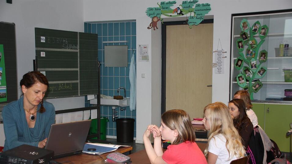 Peter und Anna versuchten sich als Fotografen und hielten die besondere Schulstunde in Bildern fest. Peter und Anna versuchten sich als Fotografen und hielten die besondere Schulstunde in Bildern fest.