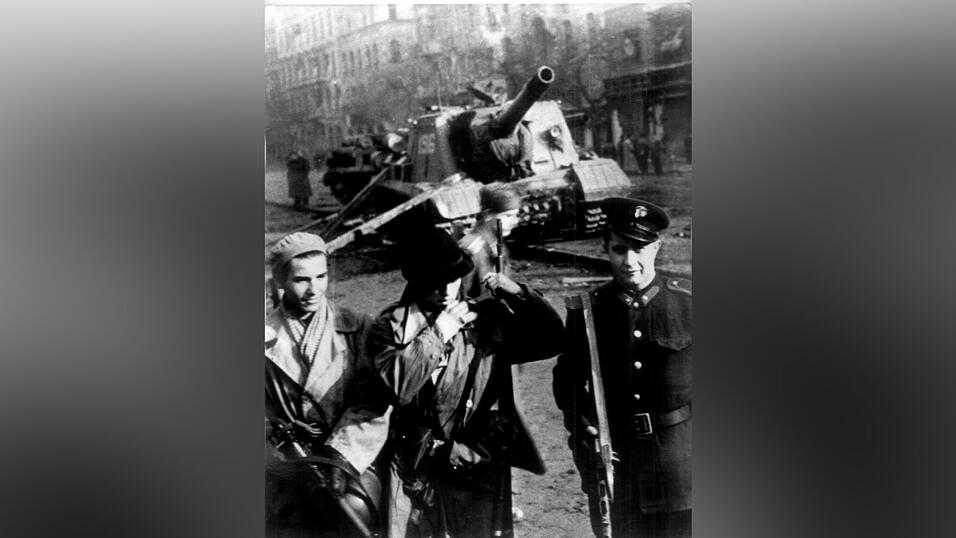 Am Ende waren die ungarischen Freiheitskämpfer der militärischen Übermacht der Sowjetunion unterlegen. (Archivbild) Am Ende waren die ungarischen Freiheitskämpfer der militärischen Übermacht der Sowjetunion unterlegen. (Archivbild)