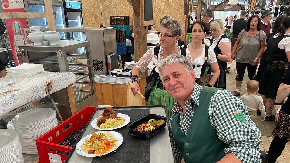 Die Josef R&auml;dlinger Unternehmensgruppe mietete das K&ouml;tztinger Volksfest und feierte dort am Freitag mit 2.500 G&auml;sten ein rauschendes Sommerfest.