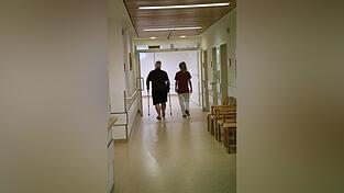Seit 50 Jahren trägt das orthopädische Krankenhaus in Schwarzach den Titel „Fachklinik“. Bis heute beherzigen die Mitarbeitenden den Willen des Stifters, Gutes zu tun, für die Patienten. Seit 50 Jahren trägt das orthopädische Krankenhaus in Schwarzach den Titel „Fachklinik“. Bis heute beherzigen die Mitarbeitenden den Willen des Stifters, Gutes zu tun, für die Patienten.