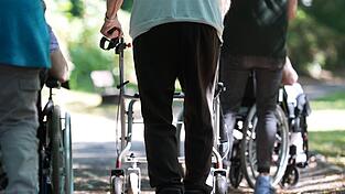 Die Kosten für einen Pflegeheimplatz steigen seit Jahren. Die Kosten für einen Pflegeheimplatz steigen seit Jahren.