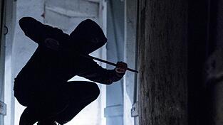 Die Einbrecher konnten Bargeld im unteren vierstelligen Eurobereich stehlen (Symbolbild).