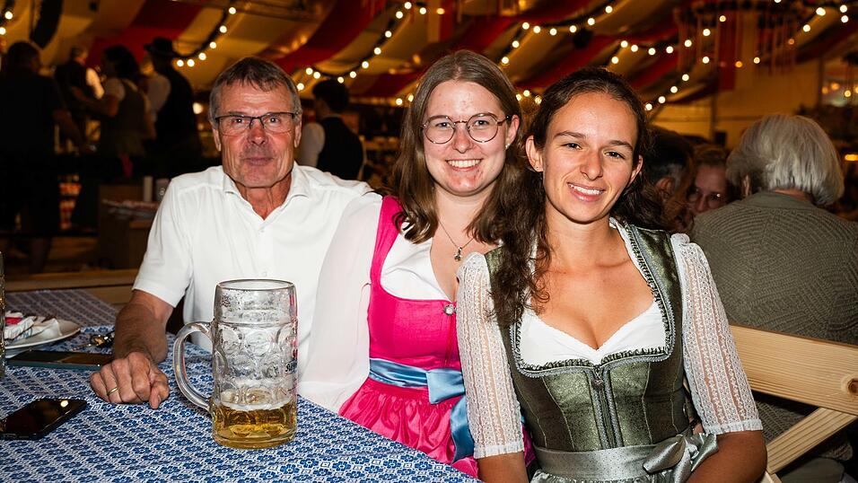 Die Partybilder vom Montag, 17. August, aus dem Festzelt Greindl. Die Partybilder vom Montag, 17. August, aus dem Festzelt Greindl.