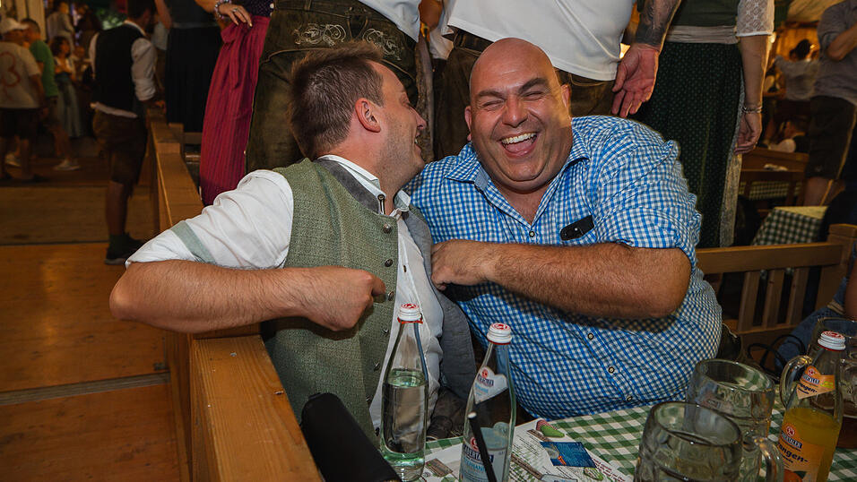 Die Partybilder vom Donnerstag, 15. August 2024, aus dem Festzelt Weckmann. Die Partybilder vom Donnerstag, 15. August 2024, aus dem Festzelt Weckmann.