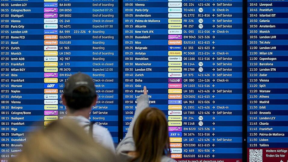 Zahlreiche Flüge starten auch am Montag verspätet.