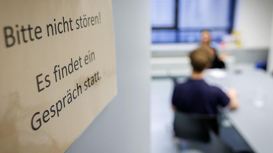 Die Therapie von Jonas ging &uuml;ber drei Monate, sie bestand aus Einzelgespr&auml;chen und sp&auml;ter einer w&ouml;chentlichen Gruppentherapie.