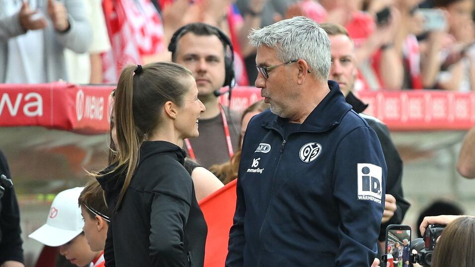 Gegen Fischer (r) und Mainz 05 gelang Eta ihr erster Sieg. (Archivbild) Gegen Fischer (r) und Mainz 05 gelang Eta ihr erster Sieg. (Archivbild)