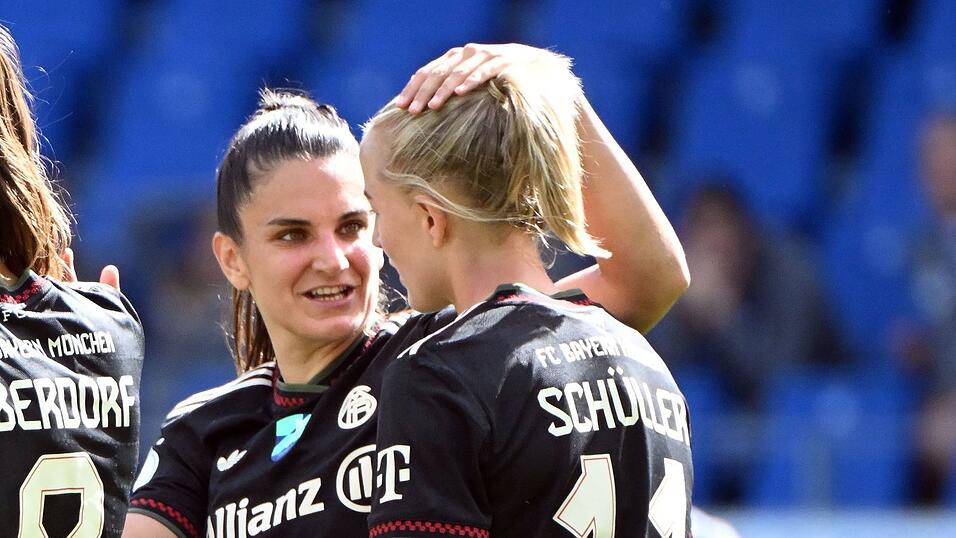 Bayern-Stürmerin Jovana Damnjanovic (li.) ist an der Wade verletzt (Archivbild)