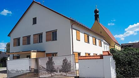 Das neu sanierte Haus der B&uuml;rger in Reisbachs Ortsmitte.