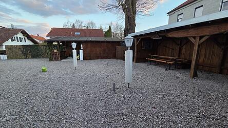 In den Sommermonaten kann das Serviceteam 150 G&auml;ste bewirten. Auch Grillabende sollen dort stattfinden.