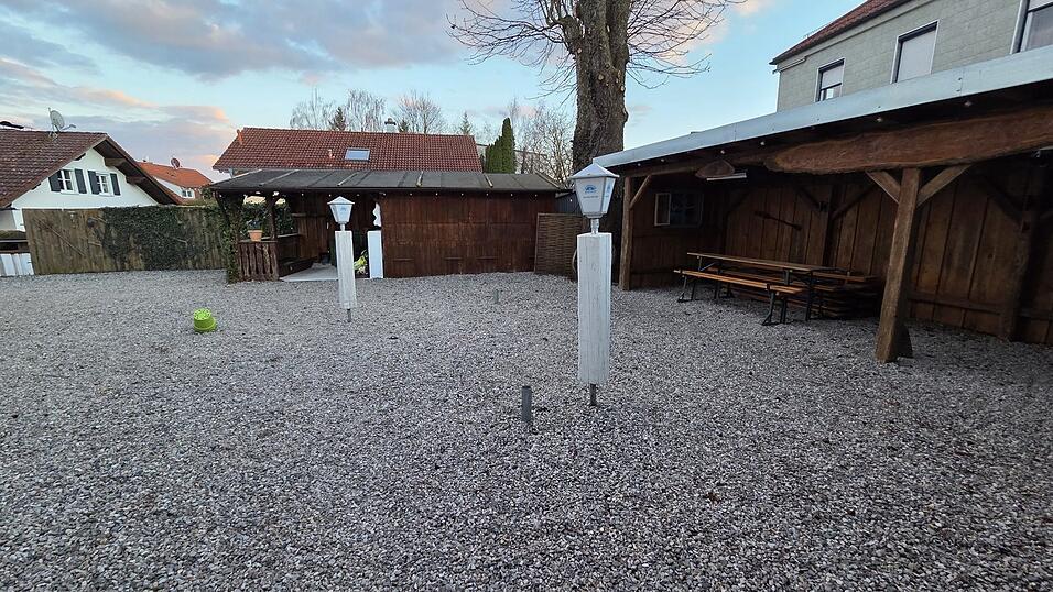 In den Sommermonaten kann das Serviceteam 150 G&auml;ste bewirten. Auch Grillabende sollen dort stattfinden.