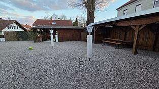 In den Sommermonaten kann das Serviceteam 150 G&auml;ste bewirten. Auch Grillabende sollen dort stattfinden.