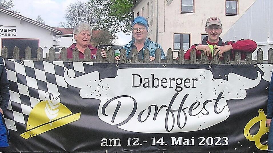 Die Vorstände der fünf Daberger Vereine, die am Wochenende zu ihrem 2. Dorffest einladen. Die Vorstände der fünf Daberger Vereine, die am Wochenende zu ihrem 2. Dorffest einladen.