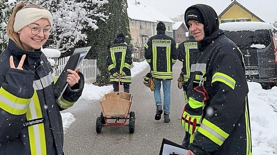 Die ehrenamtlichen Kräfte marschieren bei jedem Wetter durch die Orte; hier ein Archivbild aus den Vorjahren. In diesem Jahr wurde die Aktion von einem dreisten Diebstahl überschattet. Die ehrenamtlichen Kräfte marschieren bei jedem Wetter durch die Orte; hier ein Archivbild aus den Vorjahren. In diesem Jahr wurde die Aktion von einem dreisten Diebstahl überschattet.