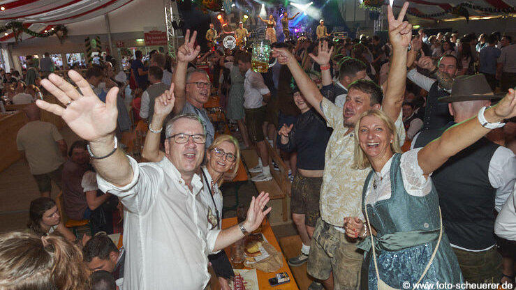 Die Partybilder vom Freitag, 16. August, aus dem Festzelt Lechner. Die Partybilder vom Freitag, 16. August, aus dem Festzelt Lechner.