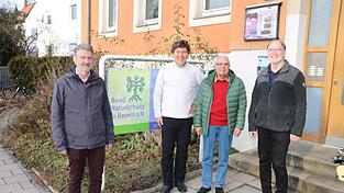 Die Führungsriege des Bund-Kreisverbandes (von links): Albrecht Muscholl-Silberhorn, Raimund Schoberer, Hans Lengdobler und Franz Waldmann, vor der Geschäftsstelle in der Dr.-Johann-Maier-Straße.