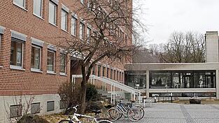 Über einen seit Jahren andauernden Nachbarschaftskonflikt wurde vergangene Woche vor dem Amtsgericht verhandelt. Über einen seit Jahren andauernden Nachbarschaftskonflikt wurde vergangene Woche vor dem Amtsgericht verhandelt.