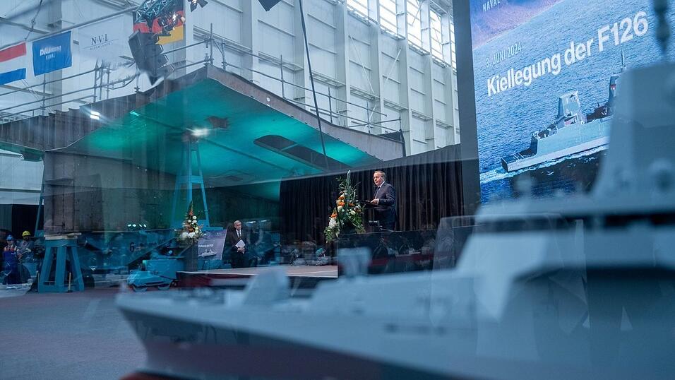 Verteidigungsminister Boris Pistorius hatte noch zur Kiellegung auf der Peene-Werft gesprochen. Seine Entscheidung, das F126-Fregatten-Projekt abzubrechen, k&ouml;nnte nun teuer werden.