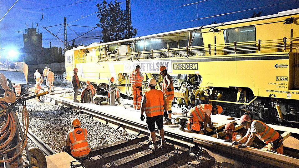 Die Deutsche Bahn saniert die Zugstrecke zwischen Obertraubling und Passau. Diese Strecke wird vom 14. Juni 2026 bis 12. Dezember 2026 gesperrt und es kann kein Personenverkehr stattfinden.