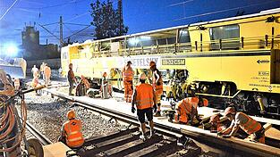 Die Deutsche Bahn saniert die Zugstrecke zwischen Obertraubling und Passau. Diese Strecke wird vom 14. Juni 2026 bis 12. Dezember 2026 gesperrt und es kann kein Personenverkehr stattfinden.