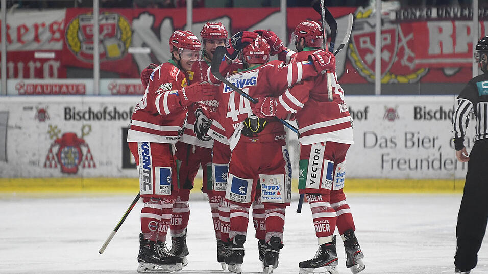 Der Deggendorfer SC hat das ostbayerische Derby bei den Eisbären Regensburg gewonnen. Der Deggendorfer SC hat das ostbayerische Derby bei den Eisbären Regensburg gewonnen.