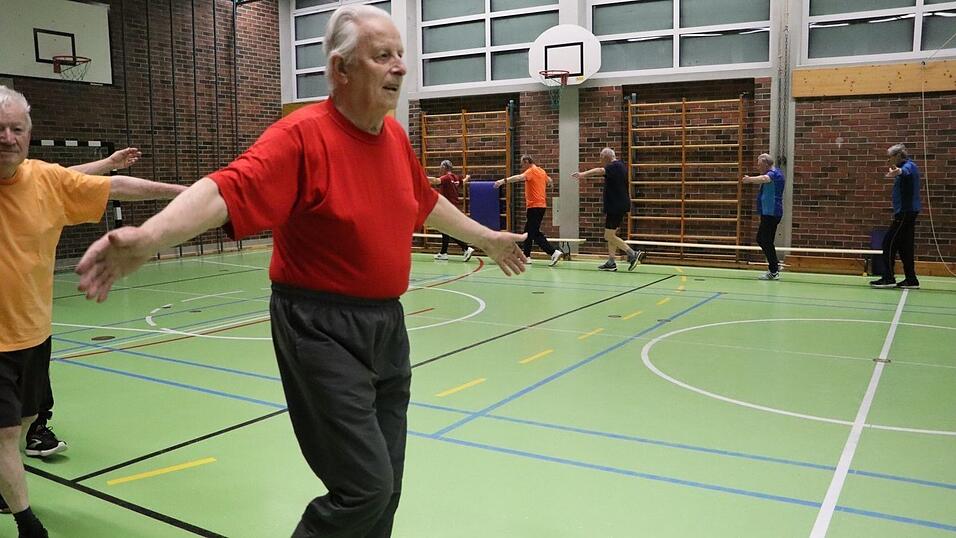 Er l&auml;sst sich von seinem Alter nichts vorschreiben: Auch mit 90 Jahren ist Max Sichart immernoch begeisterter Turner.