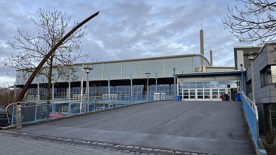Der West-Eingang zur Donau-Arena. Ein Anbau soll die Attraktivität steigern. Der West-Eingang zur Donau-Arena. Ein Anbau soll die Attraktivität steigern.