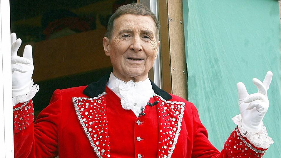 Freddy Quinn liebte den Zirkus und trat oft als Zirkusdirektor im Fernsehen auf. (Archivbild)