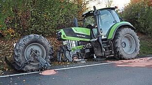 Der Schaden am Traktor war deutlich sichtbar. Der Schaden am Traktor war deutlich sichtbar.