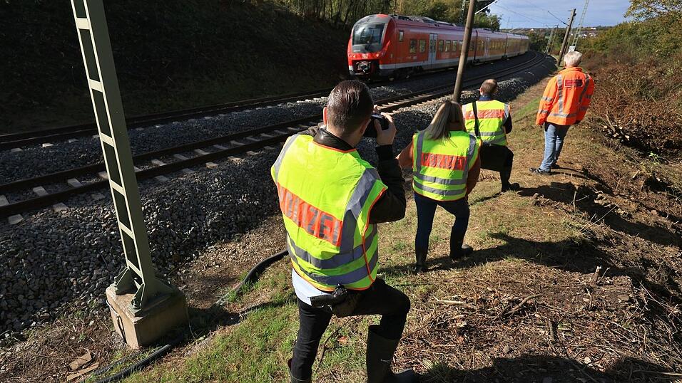 Nach dem tödlichen Unfall eines Sicherungspostens versuchten Experten, die Unfallursache zu klären. (Archivbild) Nach dem tödlichen Unfall eines Sicherungspostens versuchten Experten, die Unfallursache zu klären. (Archivbild)