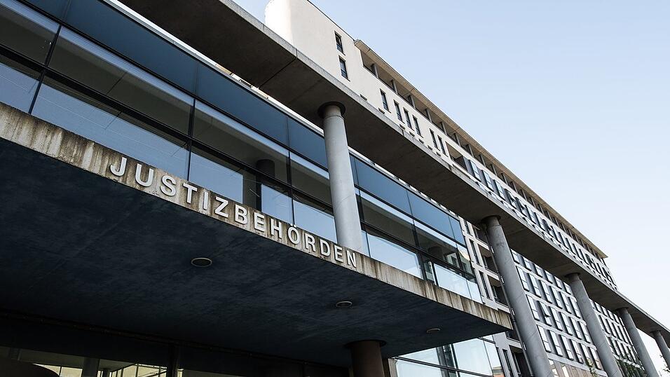 Im Prozess um den Armbrust-Mord in Bad Zwesten hat die Staatsanwaltschaft eine lebenslange Haftstrafe gefordert. (Archivbild) Im Prozess um den Armbrust-Mord in Bad Zwesten hat die Staatsanwaltschaft eine lebenslange Haftstrafe gefordert. (Archivbild)