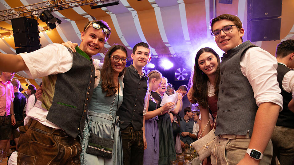 Die Partybilder vom Mittwoch, 13. August, aus dem Festzelt Nothaft. Die Partybilder vom Mittwoch, 13. August, aus dem Festzelt Nothaft.