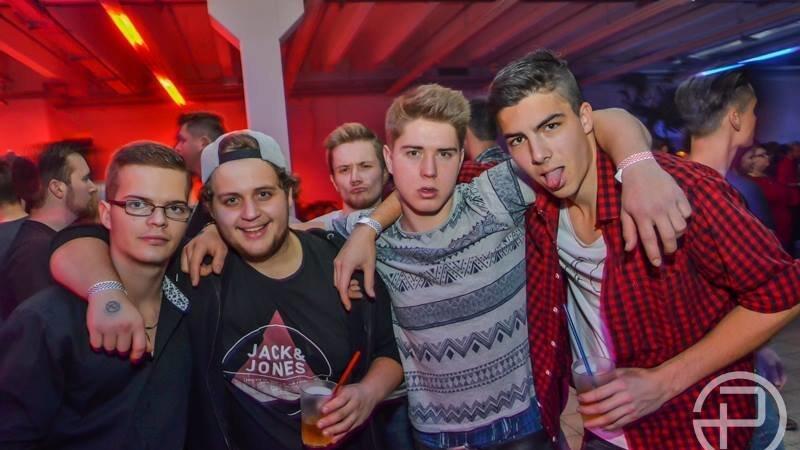 Gleich bei der Eröffnung platzte die neue Diskothek Peggy P. aus allen Nähten. Gleich bei der Eröffnung platzte die neue Diskothek Peggy P. aus allen Nähten.