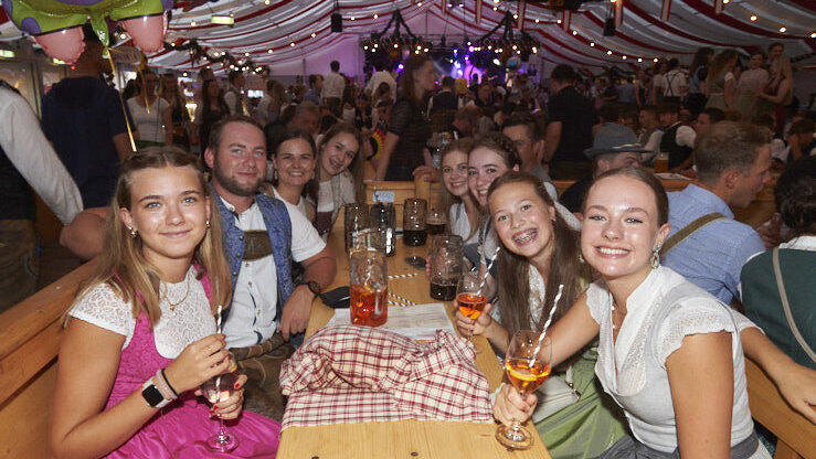 Die Partybilder vom Samstag, 17. August, aus dem Festzelt Lechner. Die Partybilder vom Samstag, 17. August, aus dem Festzelt Lechner.