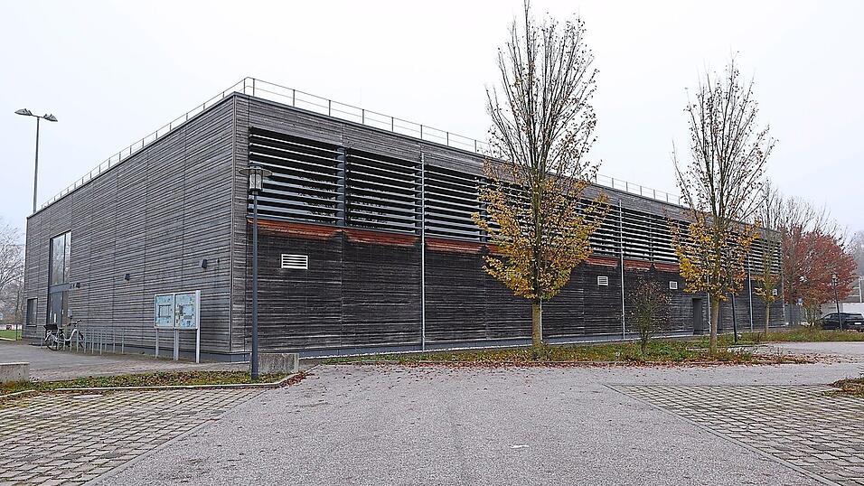 Die im Jahr 2011 eingeweihte und seitdem rege genutzte SGM-Halle verursacht mittlerweile immer wieder Reparaturkosten. Die im Jahr 2011 eingeweihte und seitdem rege genutzte SGM-Halle verursacht mittlerweile immer wieder Reparaturkosten.