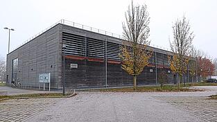 Die im Jahr 2011 eingeweihte und seitdem rege genutzte SGM-Halle verursacht mittlerweile immer wieder Reparaturkosten. Die im Jahr 2011 eingeweihte und seitdem rege genutzte SGM-Halle verursacht mittlerweile immer wieder Reparaturkosten.