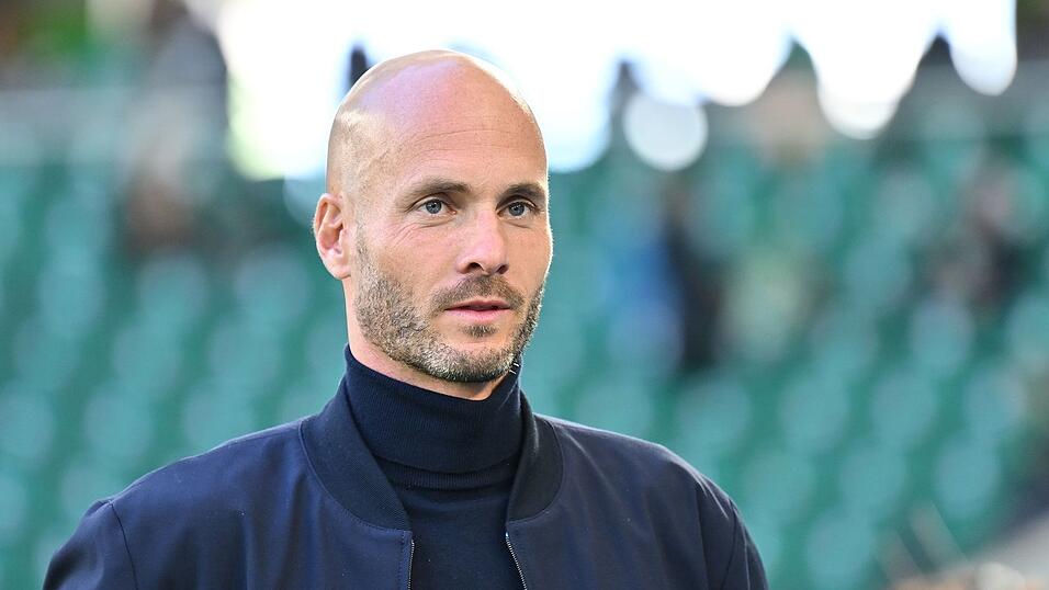 Muss sich nach der vierten Niederlage nacheinander Gedanken machen: Wolfsburgs Trainer Paul Simonis