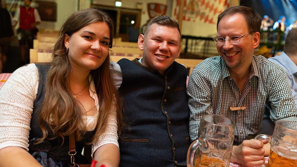 Die Partybilder vom Freitag, 7. August, aus dem Festzelt Greindl. Die Partybilder vom Freitag, 7. August, aus dem Festzelt Greindl.