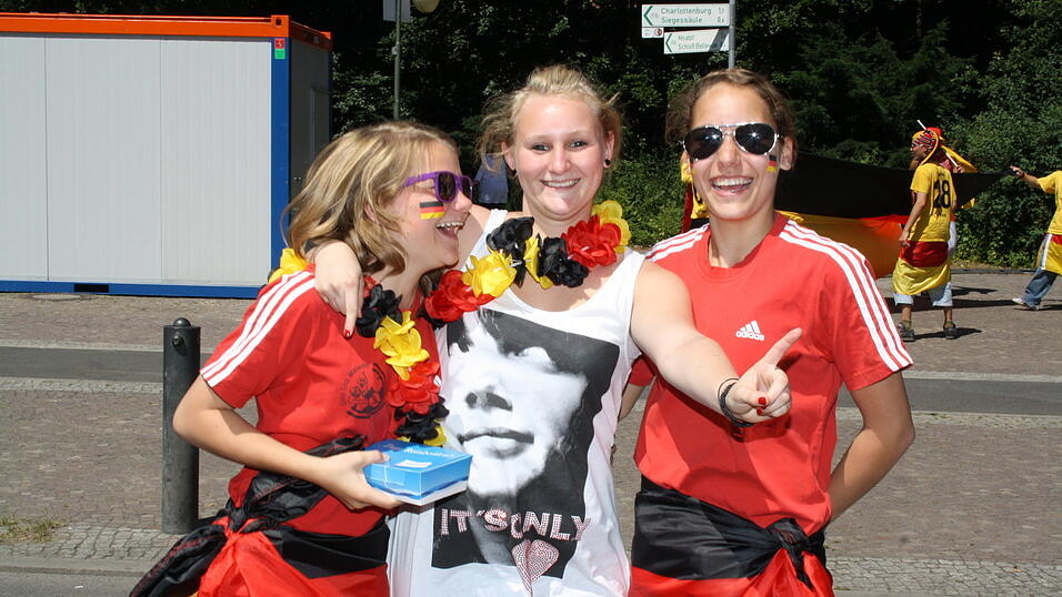 Christian Fertl war am Sonntag auf der Fanmeile in Berlin und erlebte dort das Achtelfinale gegen England auf Gro&szlig;leinwand.