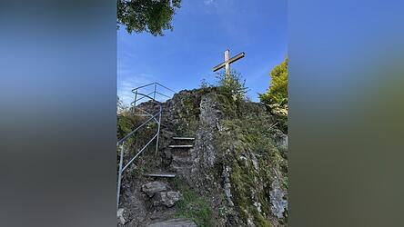 Das Gipfelkreuz des Hennenkobel