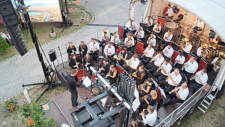 Über 40 Musiker spielten beim festlichen Eröffnungskonzert der Schlossfestspiele mit.