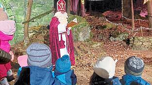 Der Nikolaus besucht die Waldbühne.