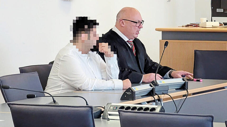 Rechtsanwalt Uwe Grabner mit dem verzweifelten Täter. Rechtsanwalt Uwe Grabner mit dem verzweifelten Täter.