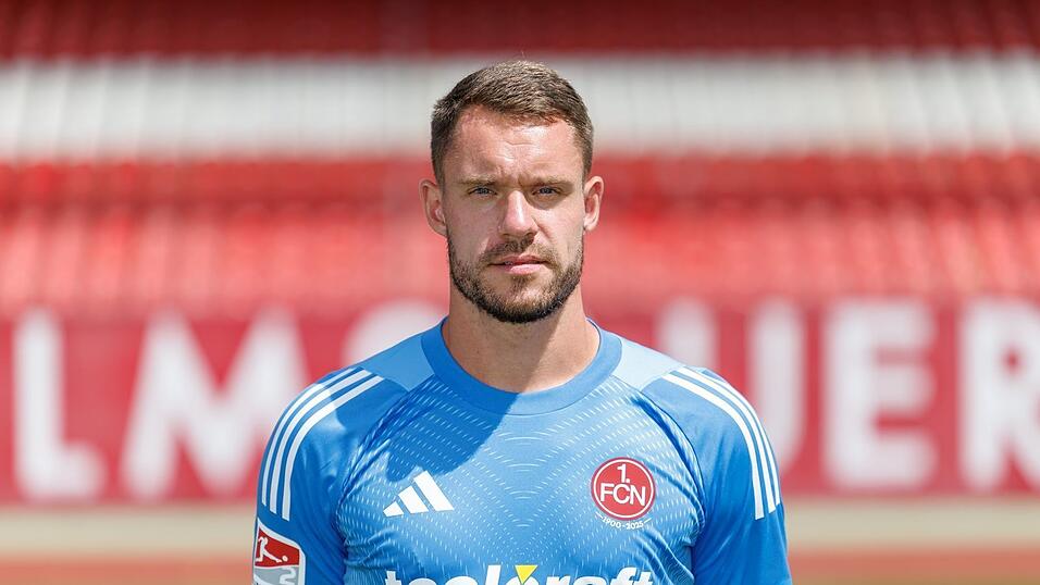 Christian Mathenia plant seine Zukunft &uuml;ber die Torwart-Karriere hinaus beim 1. FC N&uuml;rnberg. (Archivbild)