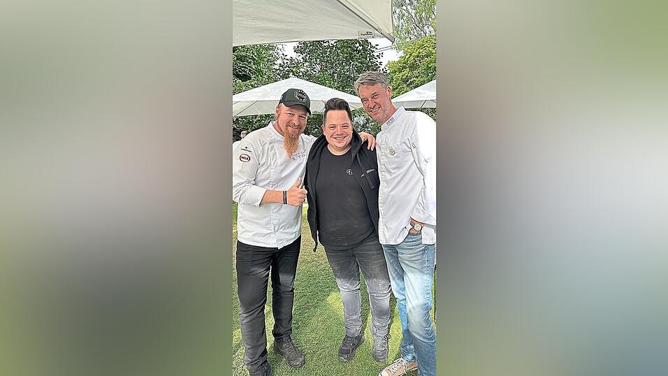 Christian Philipps (Mitte) mit Lucki Maurer (links) und Wolfgang Otto, Geschäftsführer von Otto Gourmet. Christian Philipps (Mitte) mit Lucki Maurer (links) und Wolfgang Otto, Geschäftsführer von Otto Gourmet.