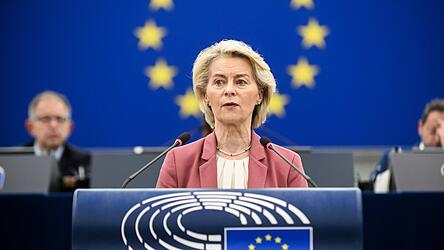 Ursula von der Leyen im EU-Parlament w&auml;hrend einer gemeinsamen Debatte &uuml;ber die Situation im Nahen Osten